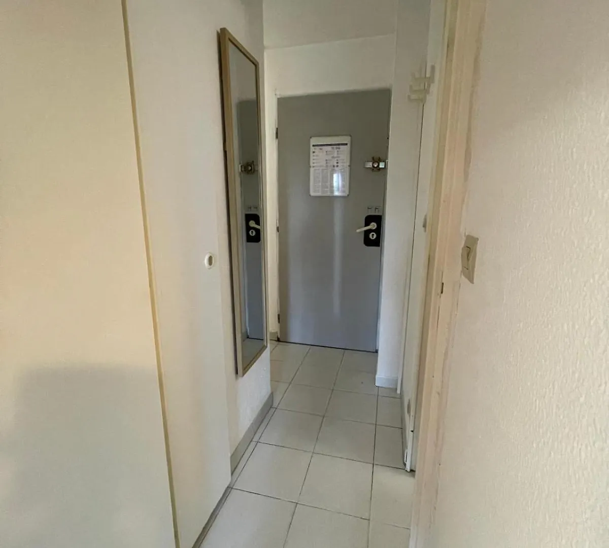 Appartement Cannes, Piscine - Terrasse, Jardin Privatif - 4 Personnes 0*, Cannes